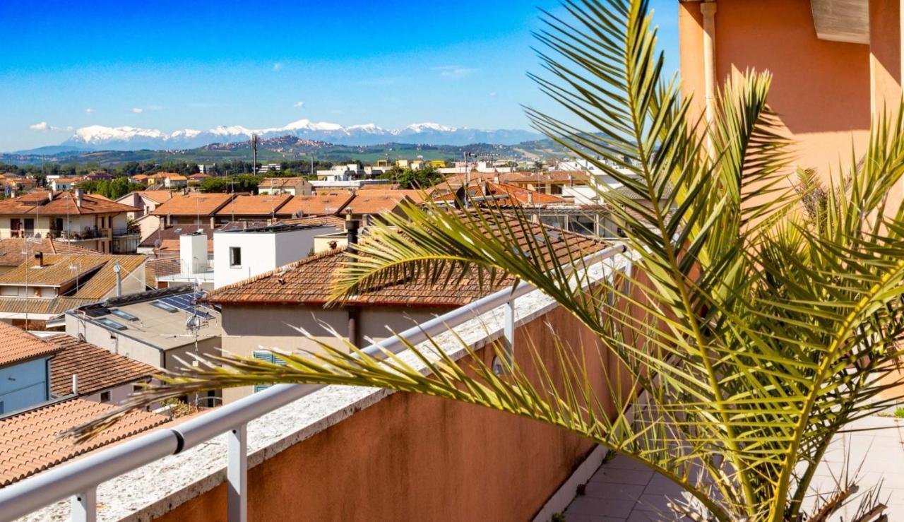 Hotel Solarium Civitanova Marche Bagian luar foto