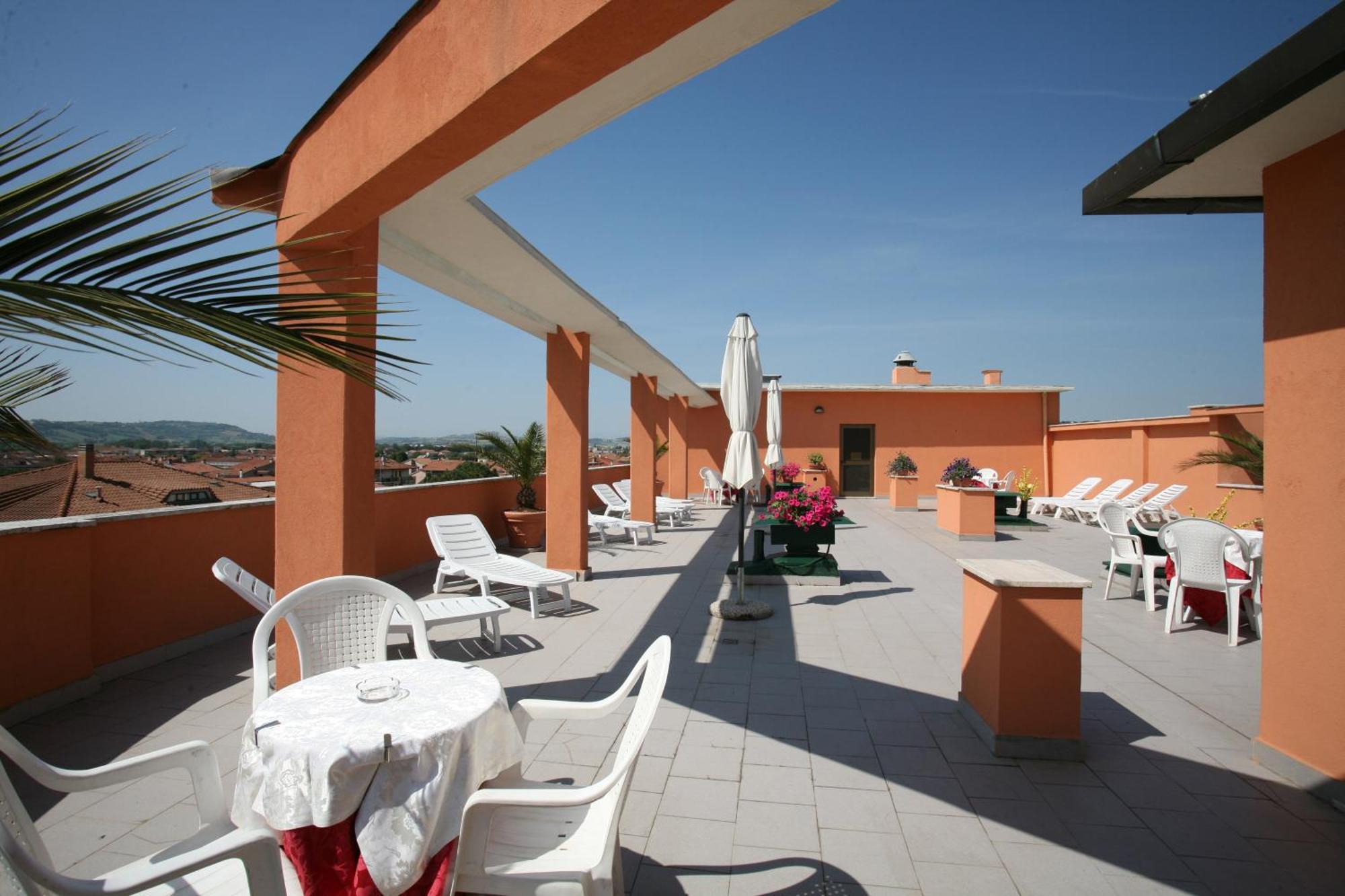 Hotel Solarium Civitanova Marche Bagian luar foto